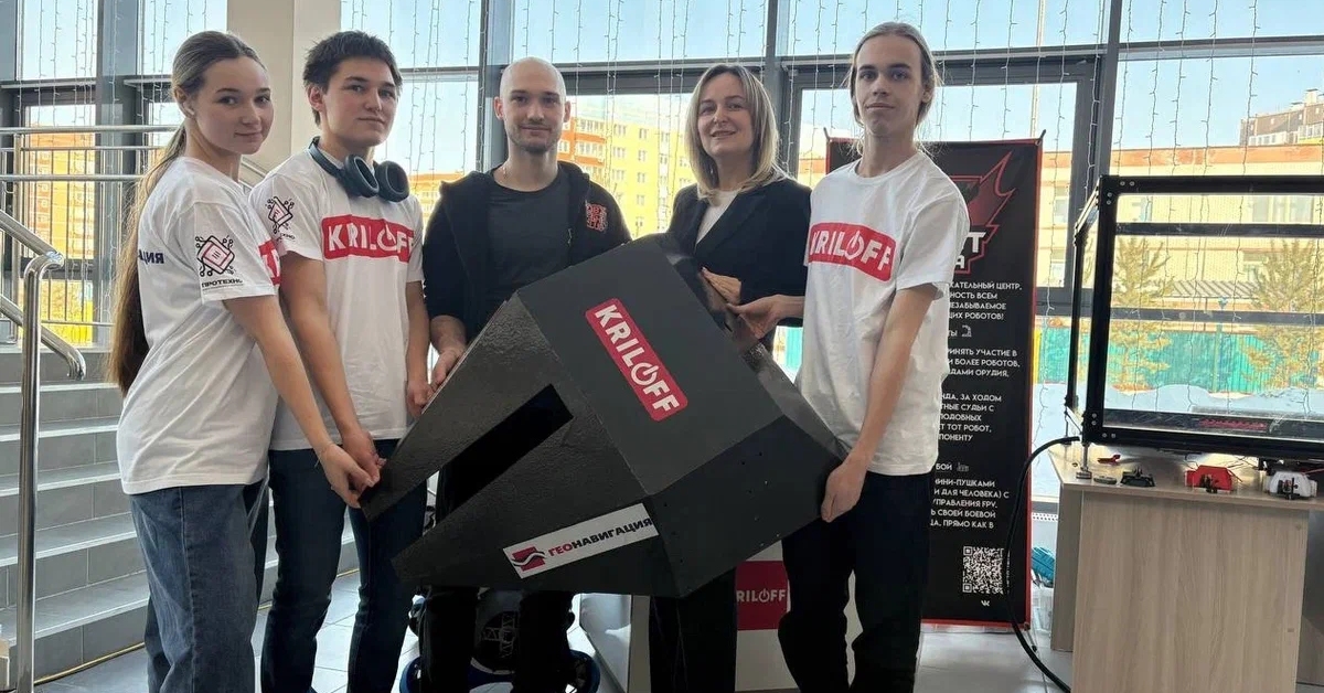 Инженеры из Красноярска создали роботов, напоминающих стрекозу и муравья - изображение обложка