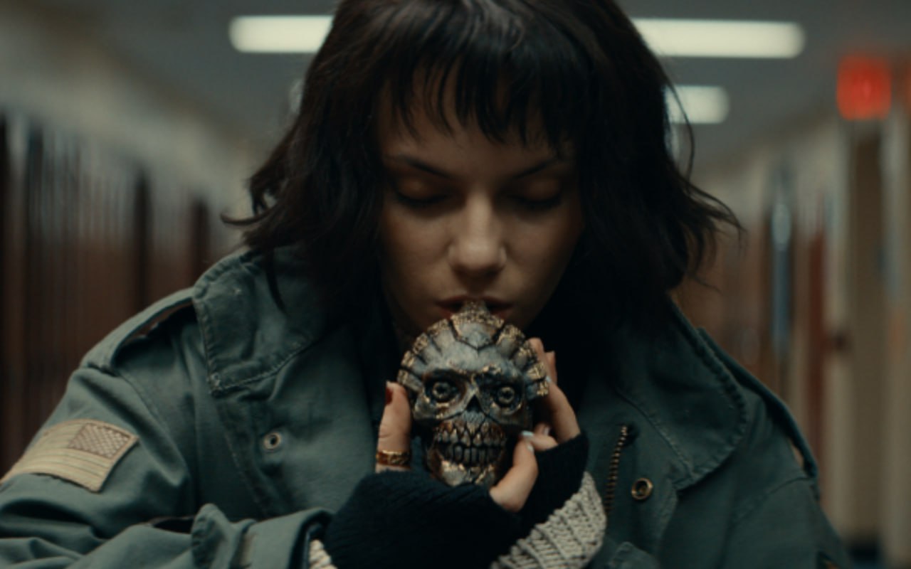 Обложка: кадр из фильма «Свист»