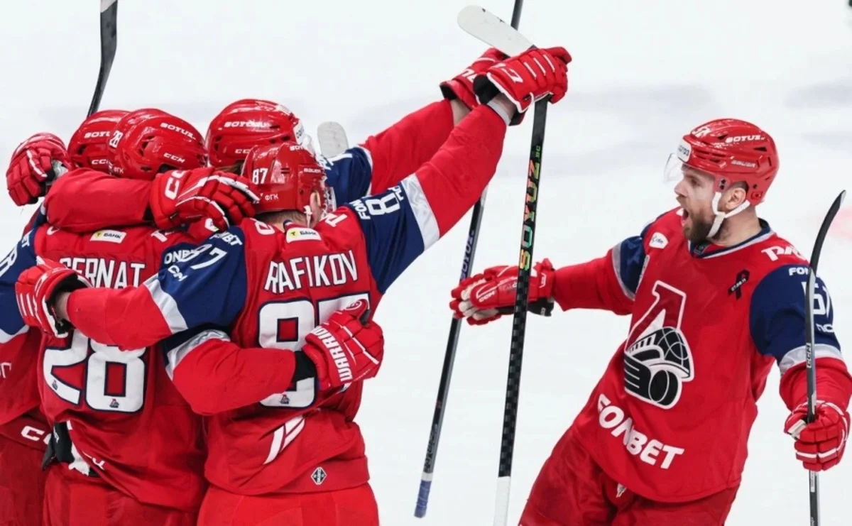 Обложка: ХК «Локомотив» Фото: Сергей Савостьянов / ТАСС