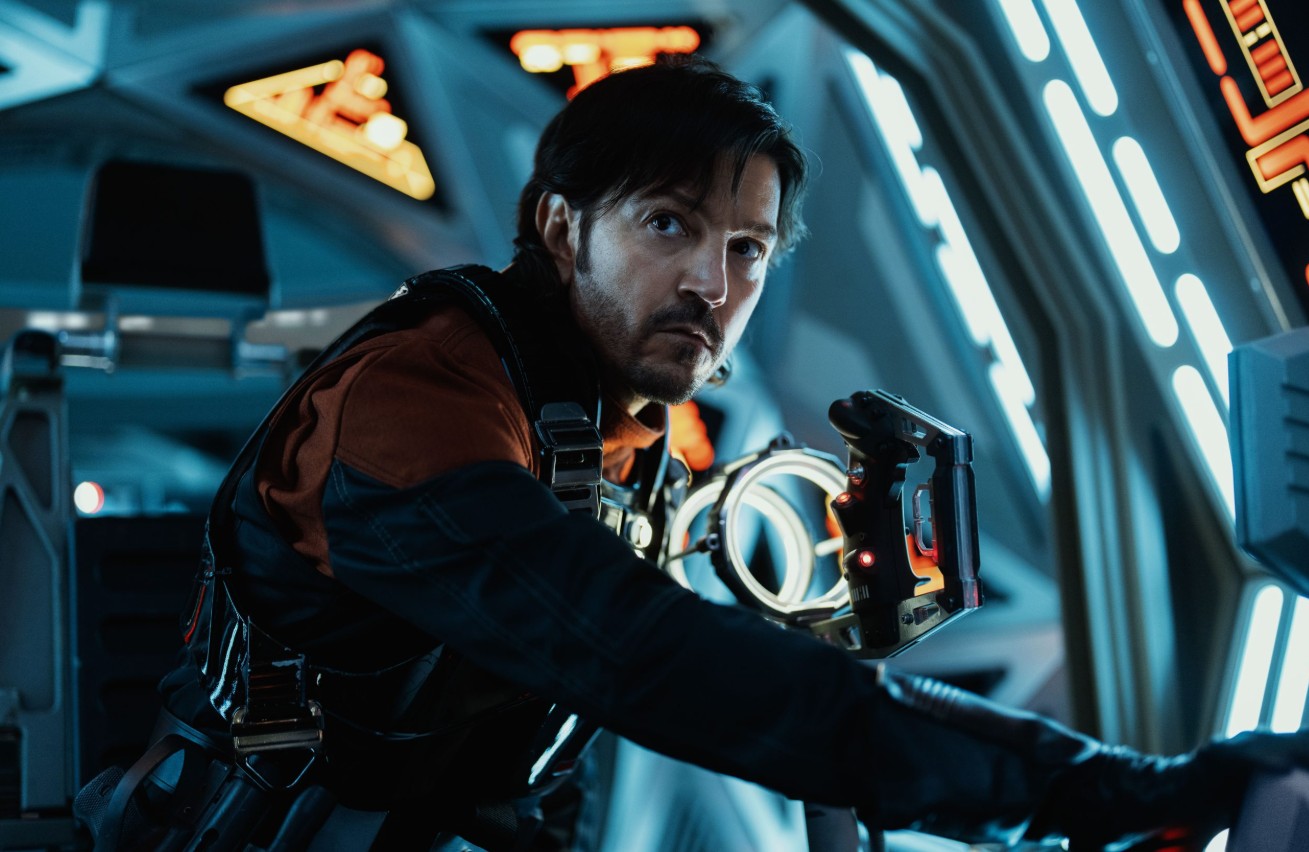 Обложка: "Андор"