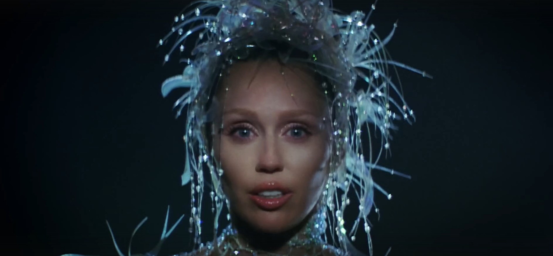 Обложка: Miley Cyrus - Prelude