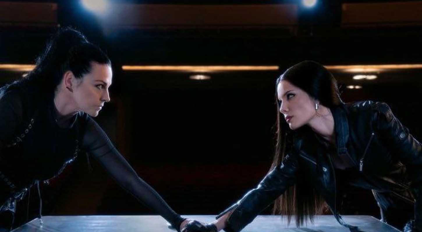 Обложка: Halsey & Amy Lee - Hand That Feeds