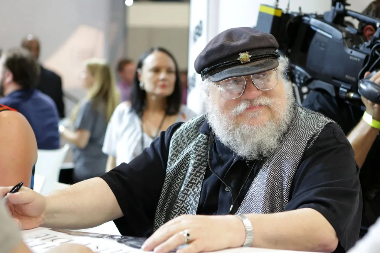 Обложка: Джордж Мартин / фото: Tiffany Rose (Getty Images)