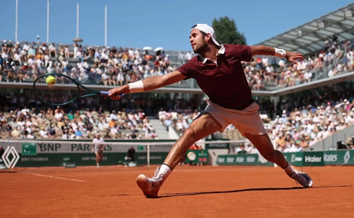 Обложка: Карен Хачанов (Фото: Julian Finney / Getty Images)