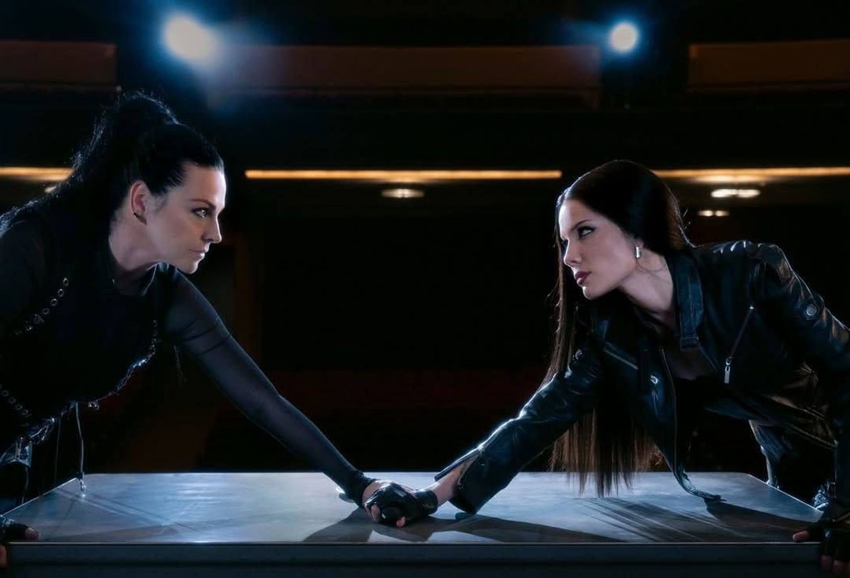 Обложка: Эми Ли и Холзи