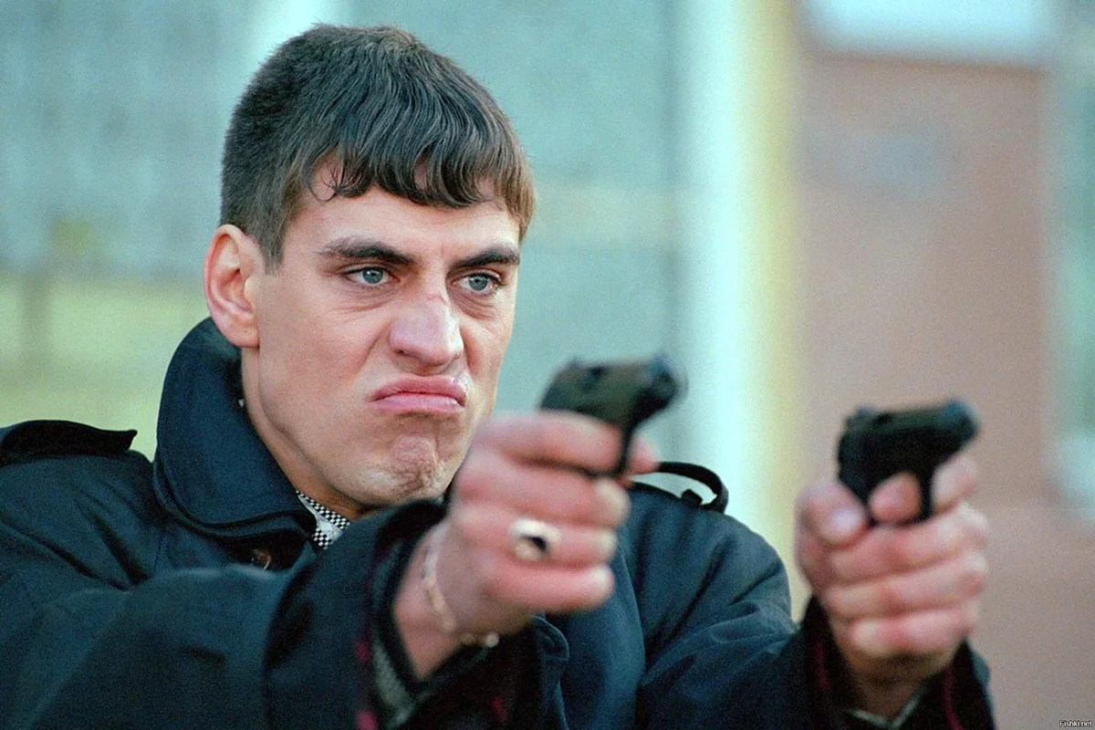 Обложка: кадр из фильма «Жмурки»