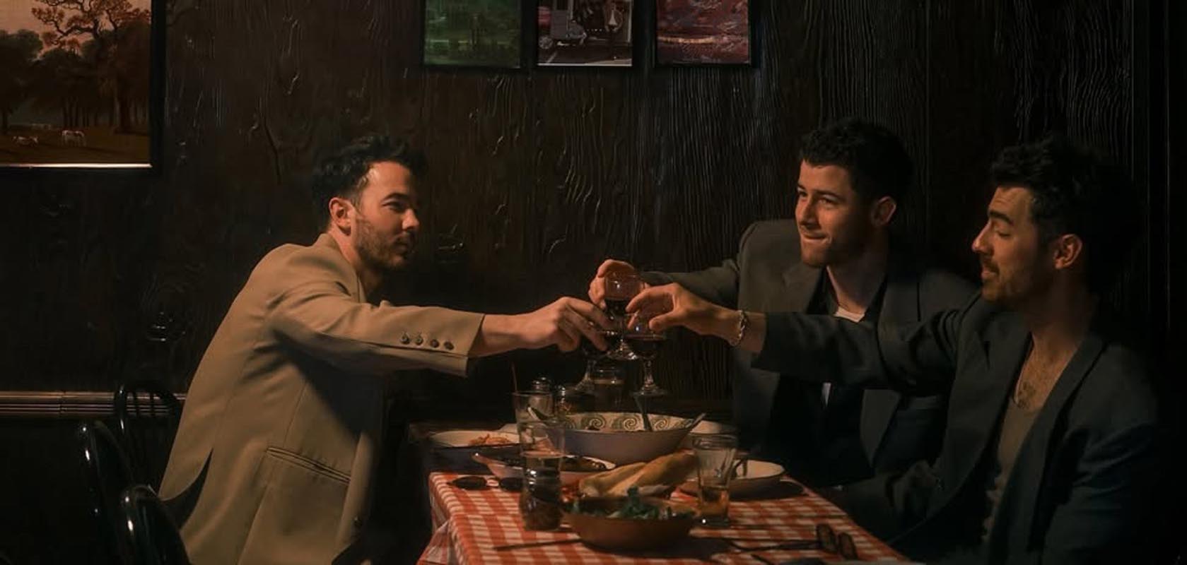 Обложка: Братья Джонас