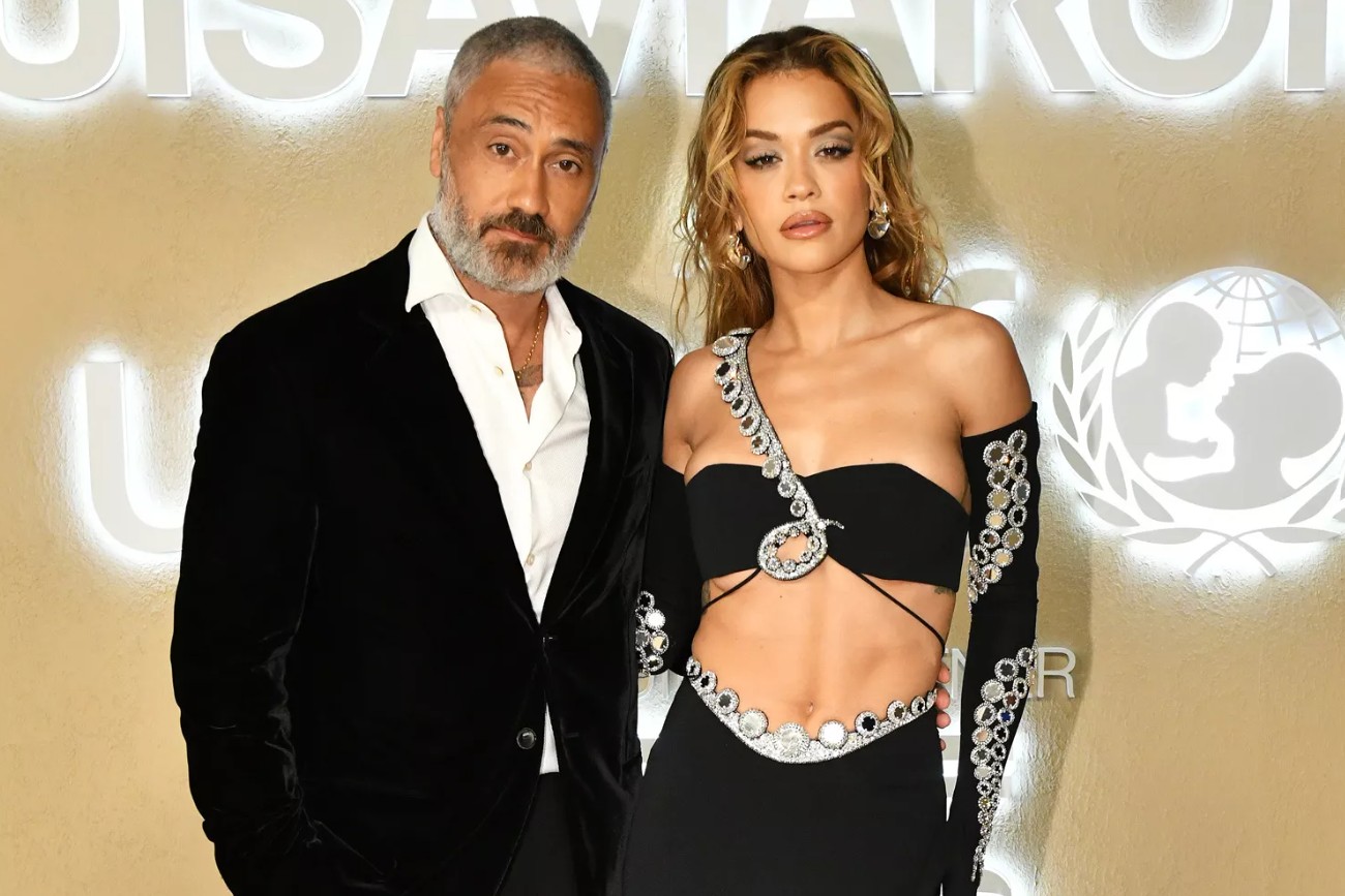 Обложка: Рита Ора и Тайка Вайтити / фото: Craig Barritt (Getty)