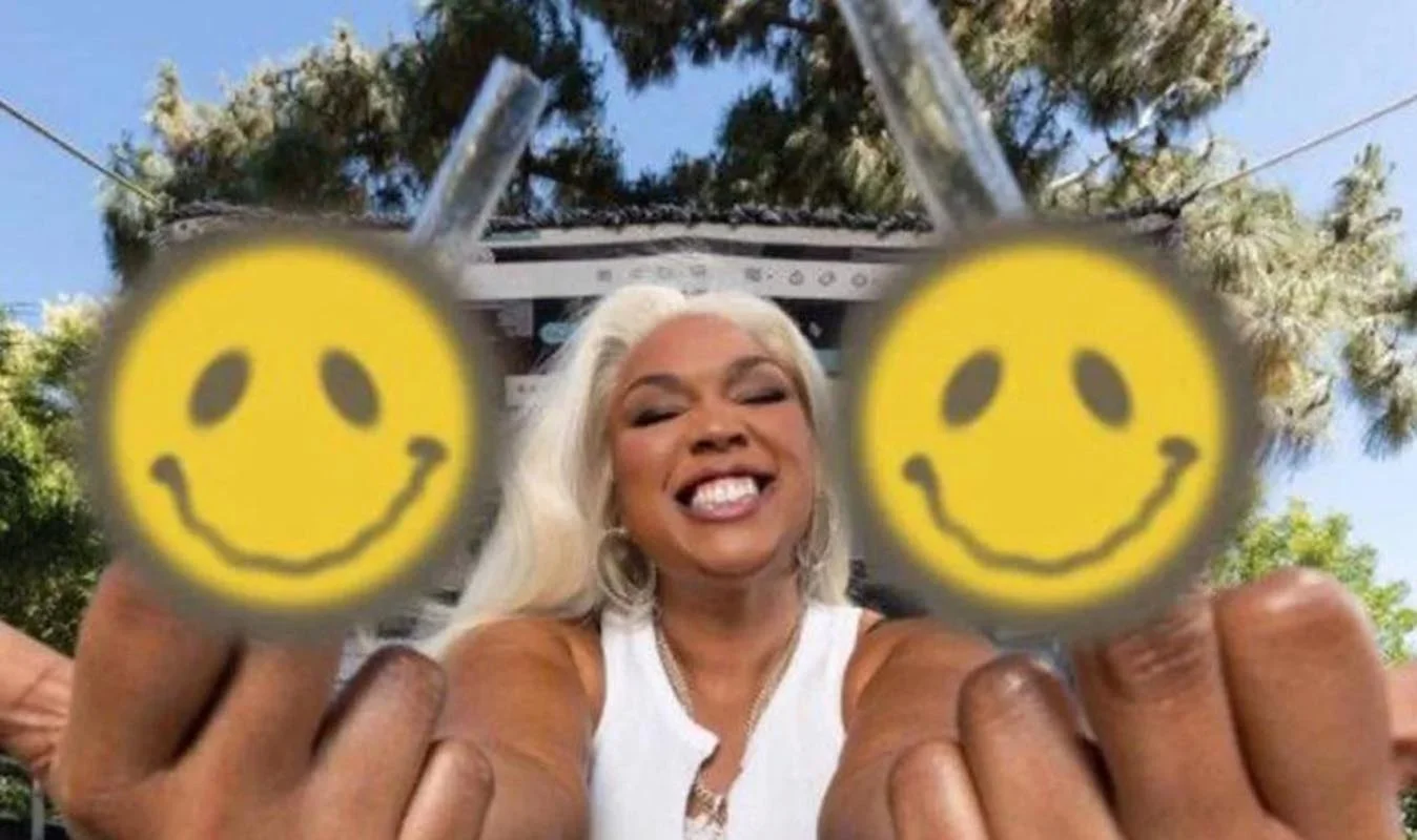 Обложка: Lizzo - My Face Hurts From Smiling / фото: соцсети Лиззо
