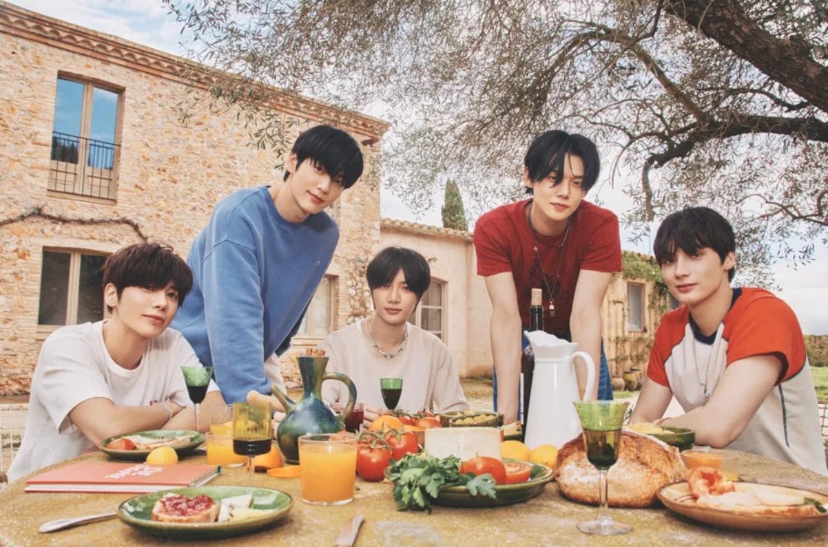 Обложка: TOMORROW X TOGETHER Фото: Courtesy of BIGHIT MUSIC
