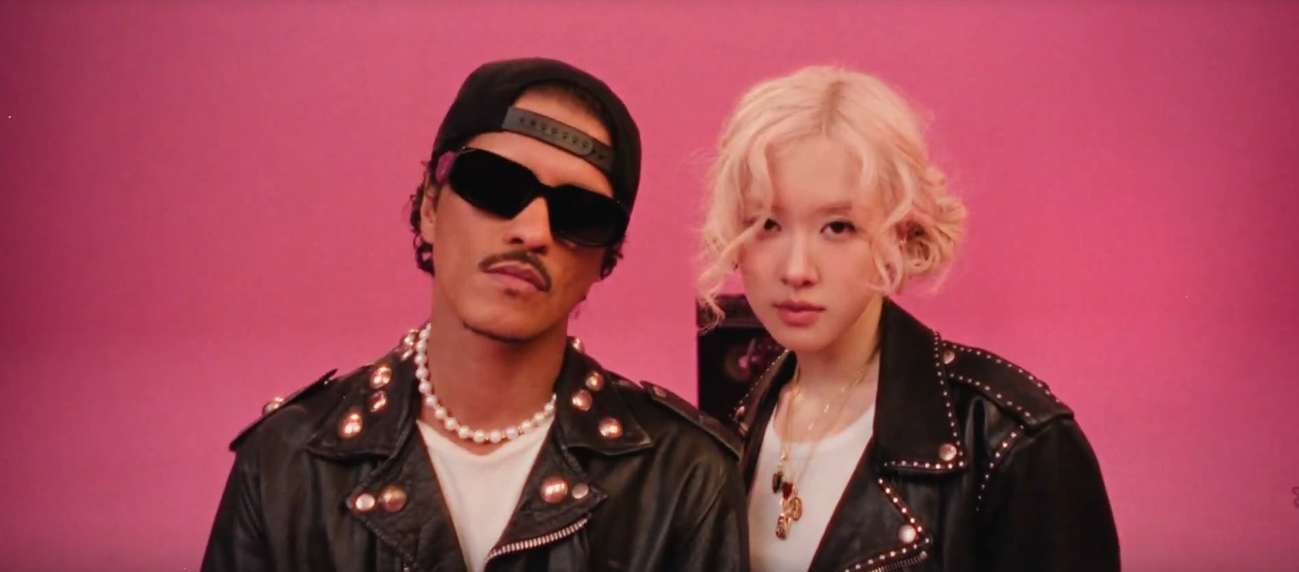 Обложка: ROSÉ — APT ft. Bruno Mars (Official Music Video)