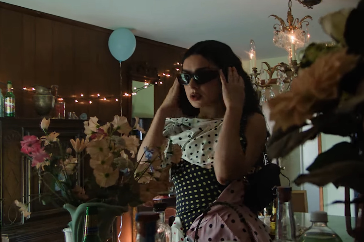 Обложка: клип party 4 u