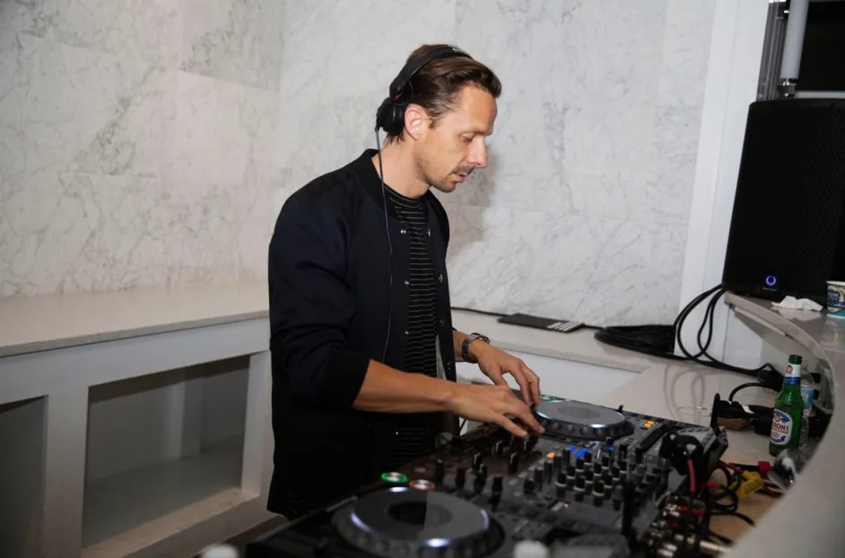 Обложка: Nneoma Ajiwe