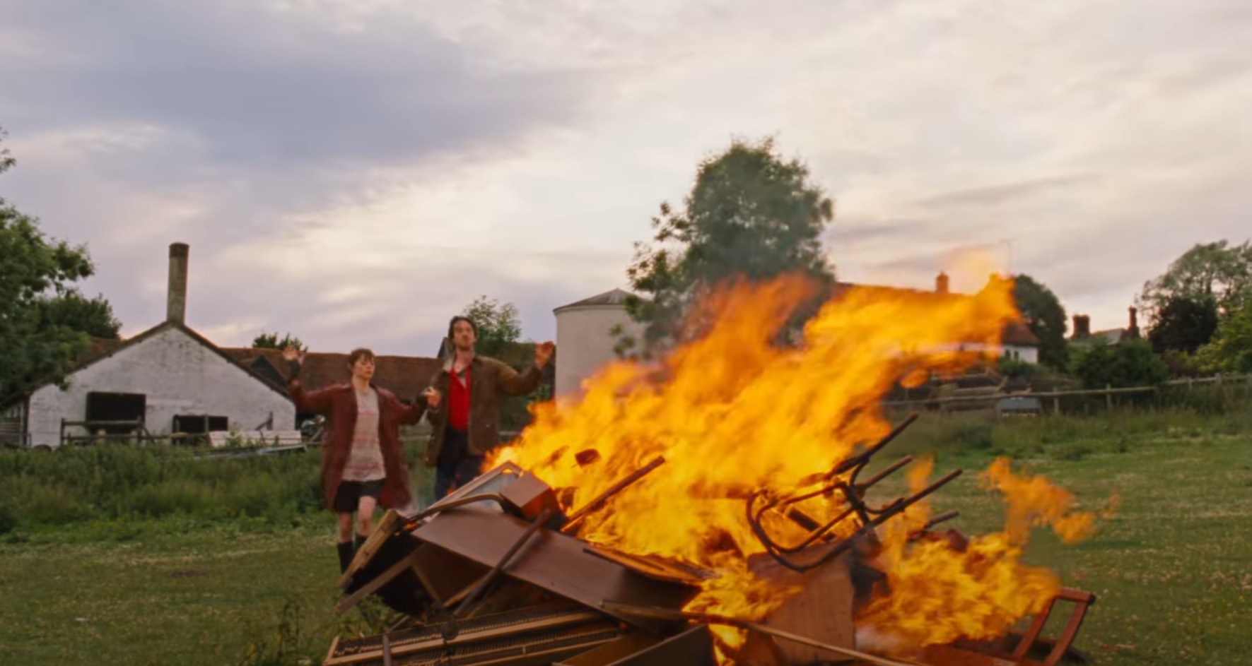 Эмма Стоун снялась в клипе на песню Bethʼs Farm, который снял режиссёр «Бедных-несчастных» - изображение обложка