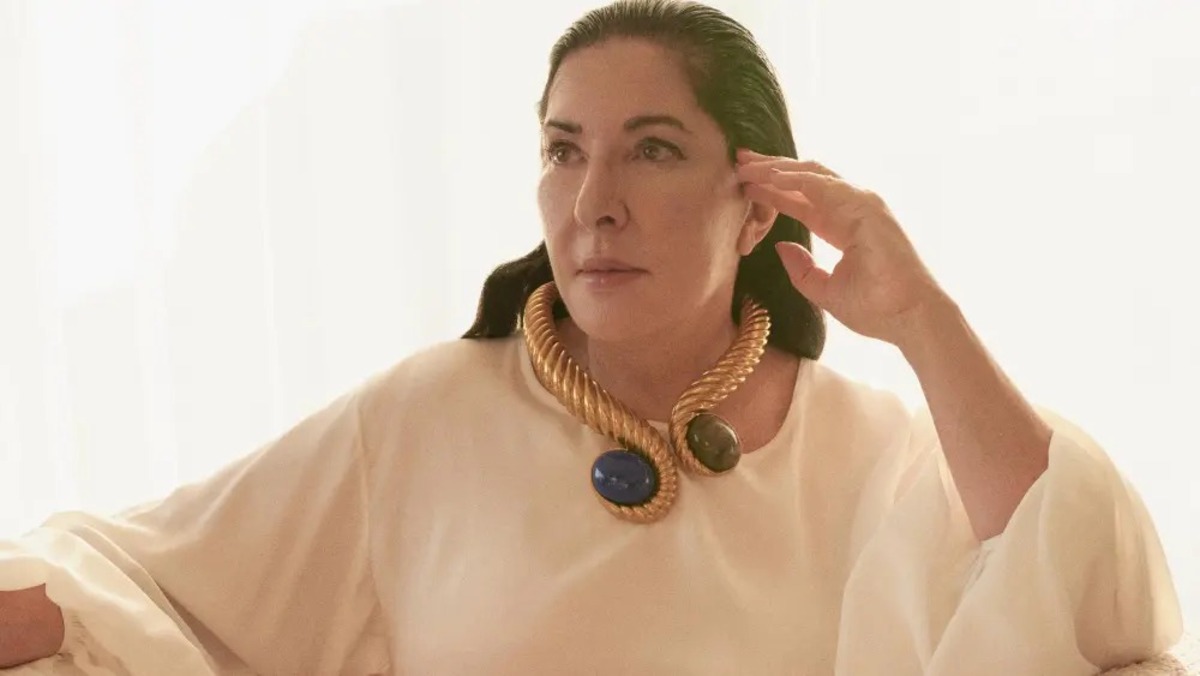 Обложка: Марина Абрамович Фото: Clara Melchiorre/Courtesy