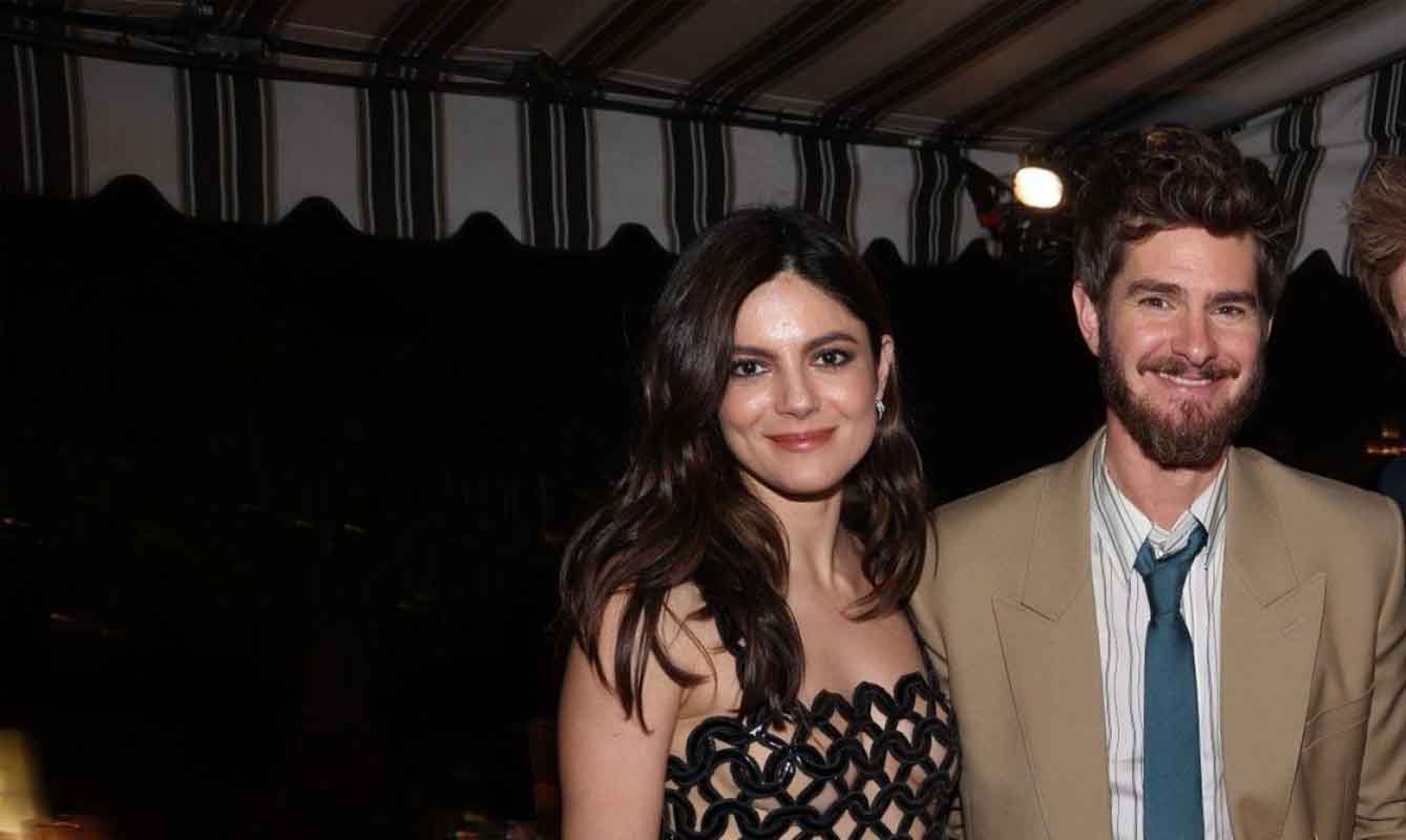 Обложка: Моника Барбаро и Эндрю Гарфилд / фото: Getty Images