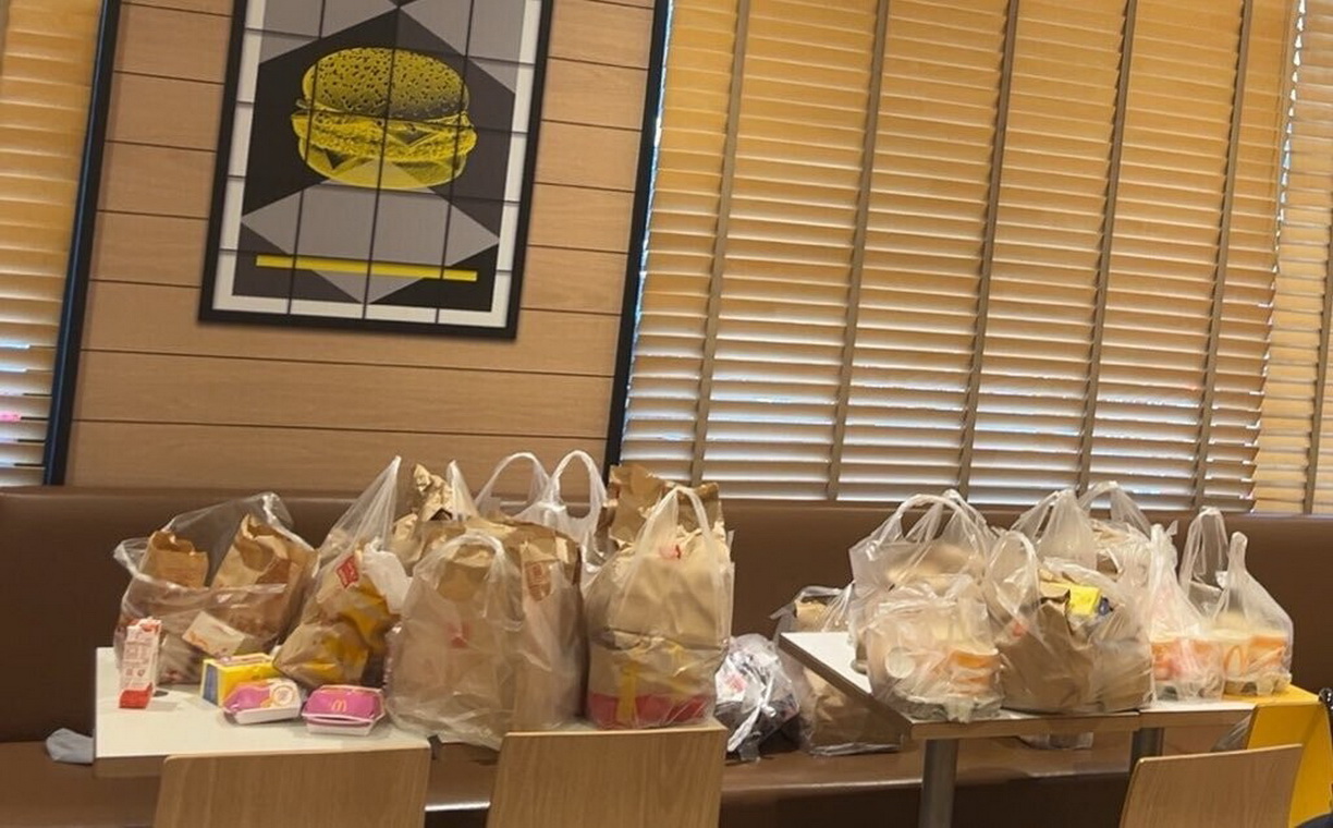 Акция с «Покемонами» в японских McDonaldʼs закончилась горой выброшенной еды - изображение обложка