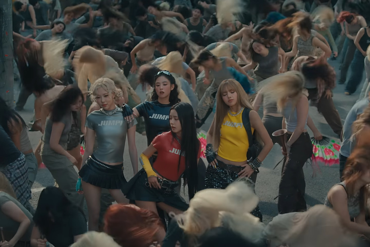 Обложка: кадр из клипа JUMP