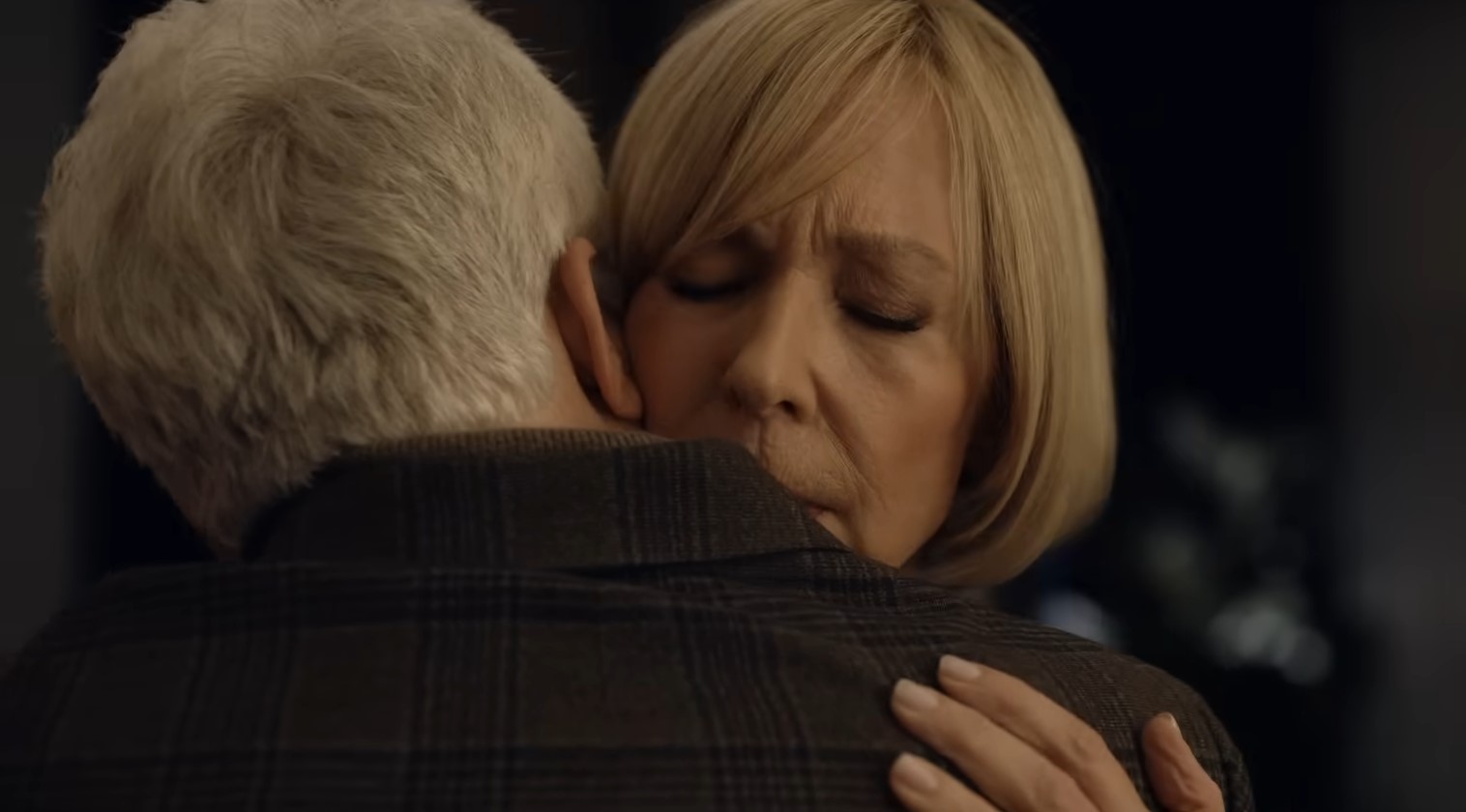 Обложка: кадр из трейлера сериала «Дипломатка»