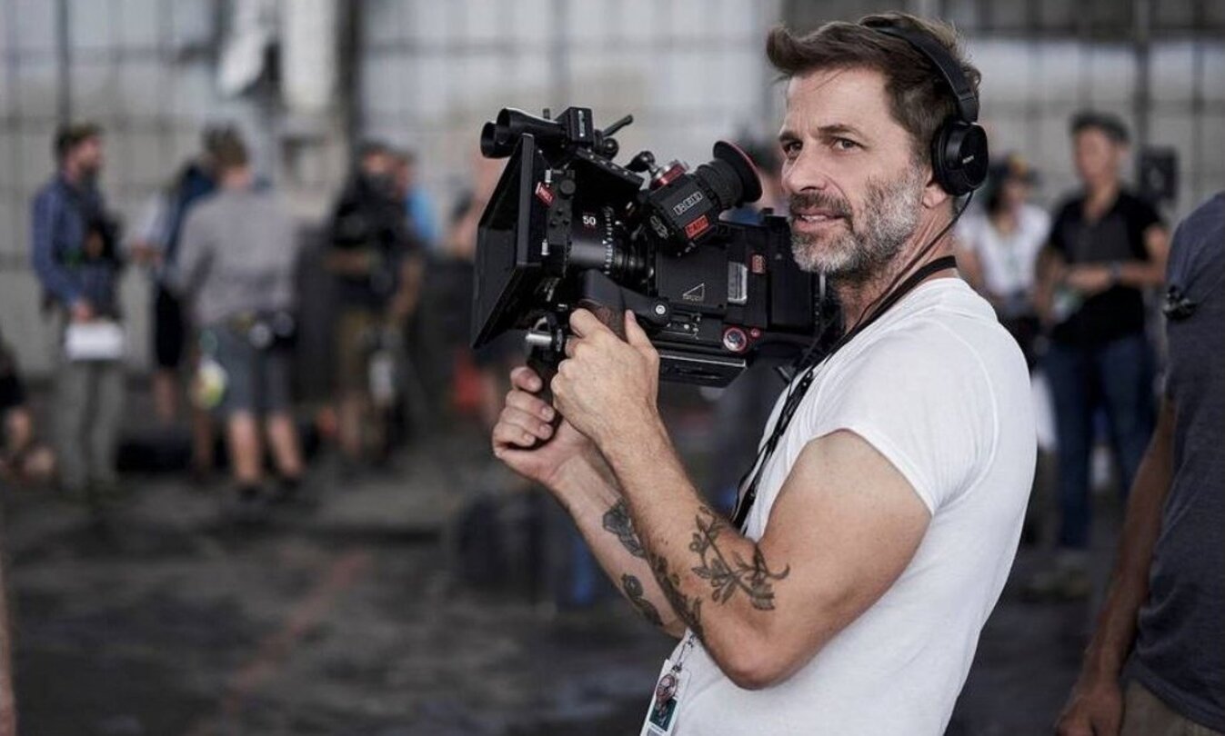 Обложка: Зак Снайдер на съёмках фильма «Армия мертвецов»