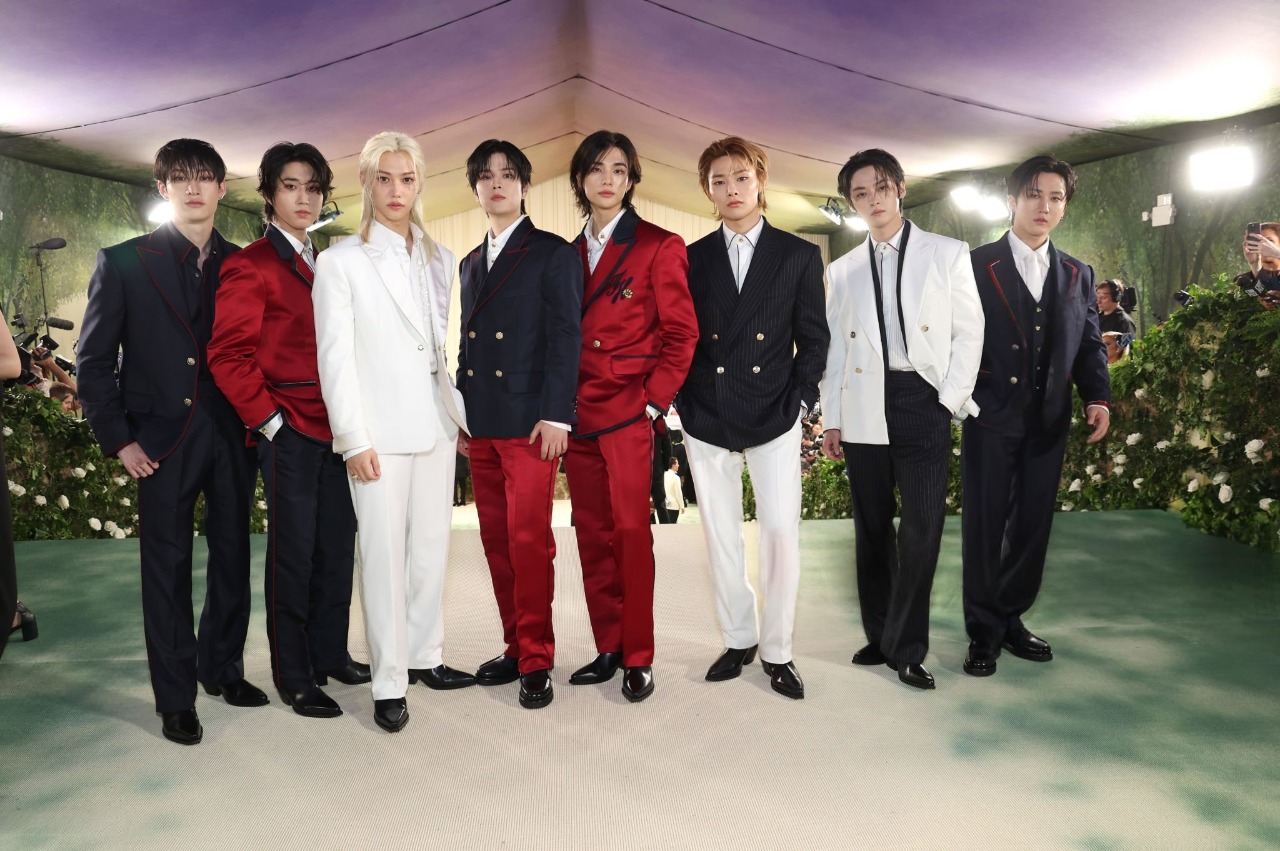 Обложка: Photo by Kevin Mazur/MG24/Getty Images for The Met Museum/Vogue