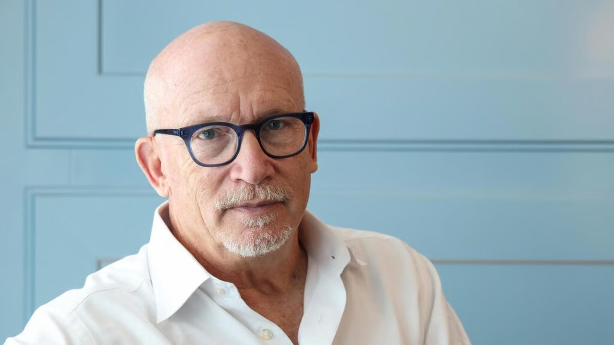 Обложка: Алекс Гибни. Фото: Tristan Fewings/Getty Images for BFI