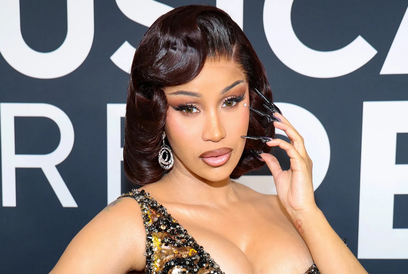 Обложка: Карди Би / фото: Getty Images