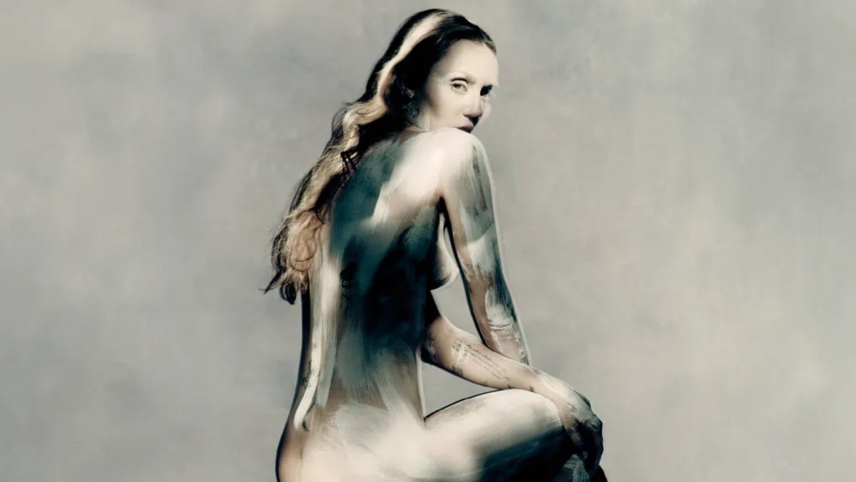 Обложка: Paolo Roversi/ Courtesy of Maison Margiela