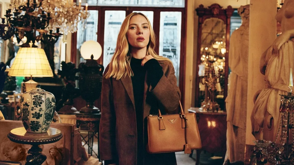 Обложка: Yorgos Lanthimos/Courtesy of Prada