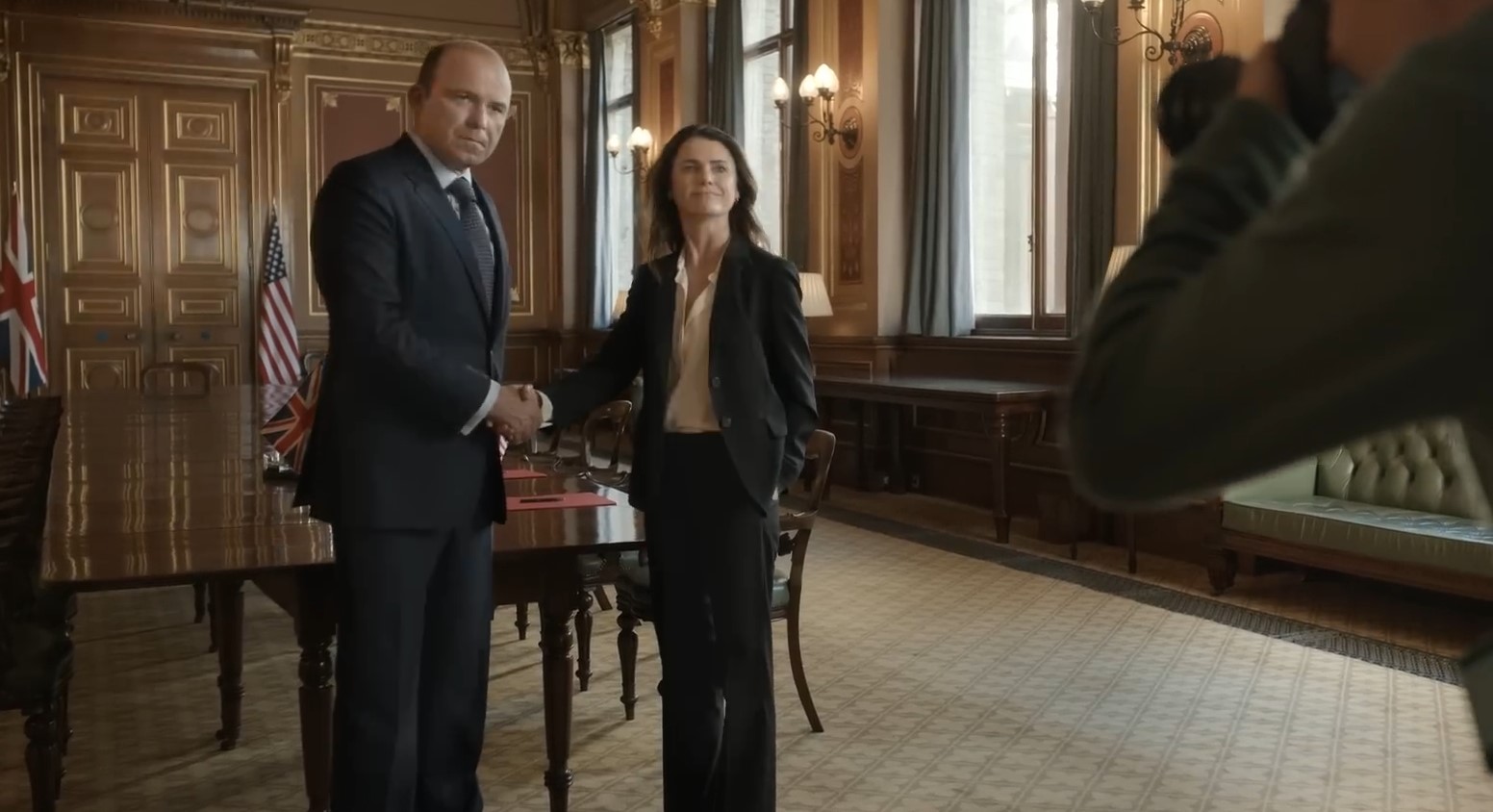 Обложка: кадр из трейлера "Дипломатка"