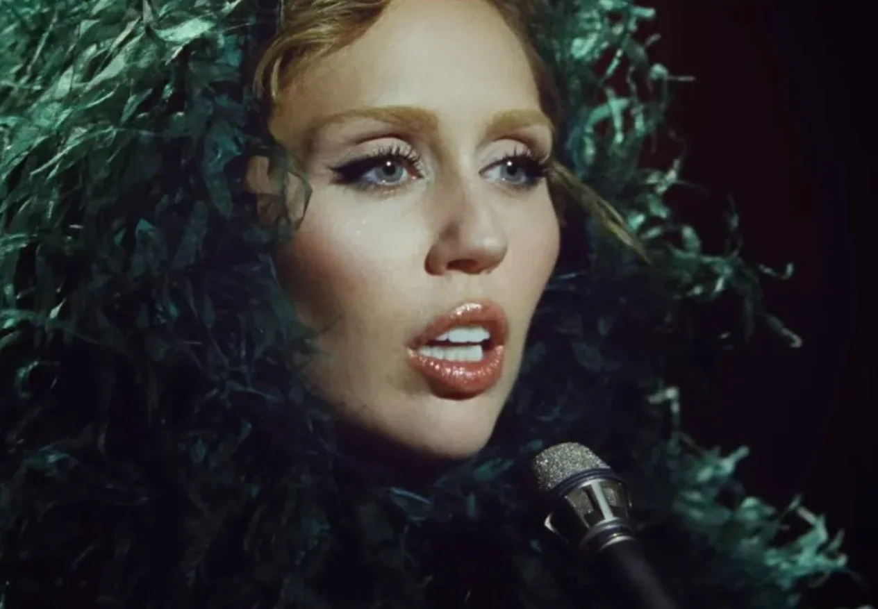Обложка: Miley Cyrus - Something Beautiful