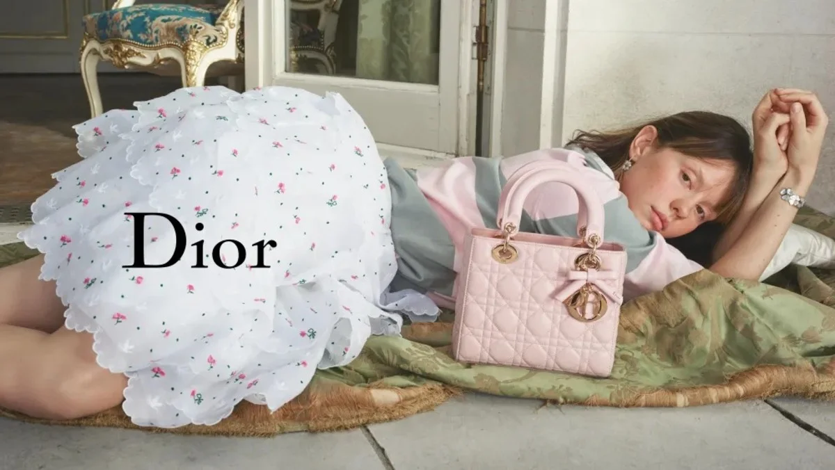 Обложка: Миа Гот. David Sims/Courtesy of Dior