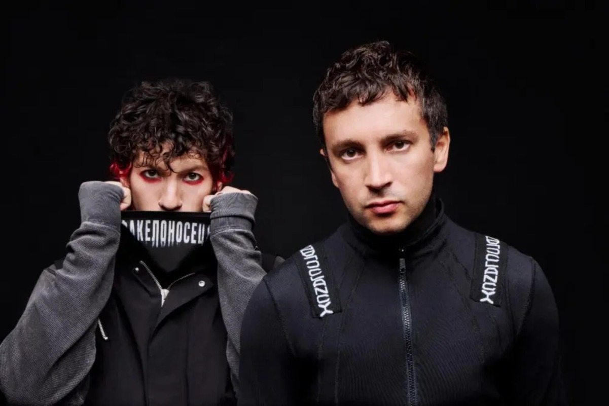 Обложка: Courtesy of Fabien Kruszelnicki