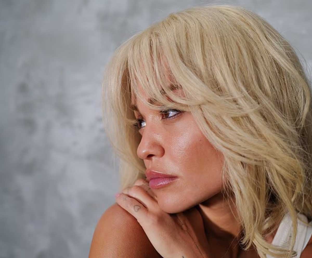 Обложка: Рита Ора для клипа All Natural / Источник фото: Daily Mail