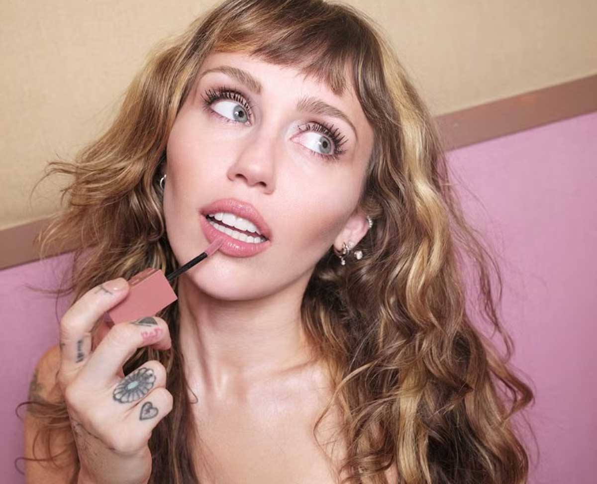 Майли Сайрус стала новым амбассадором бренда Maybelline New York