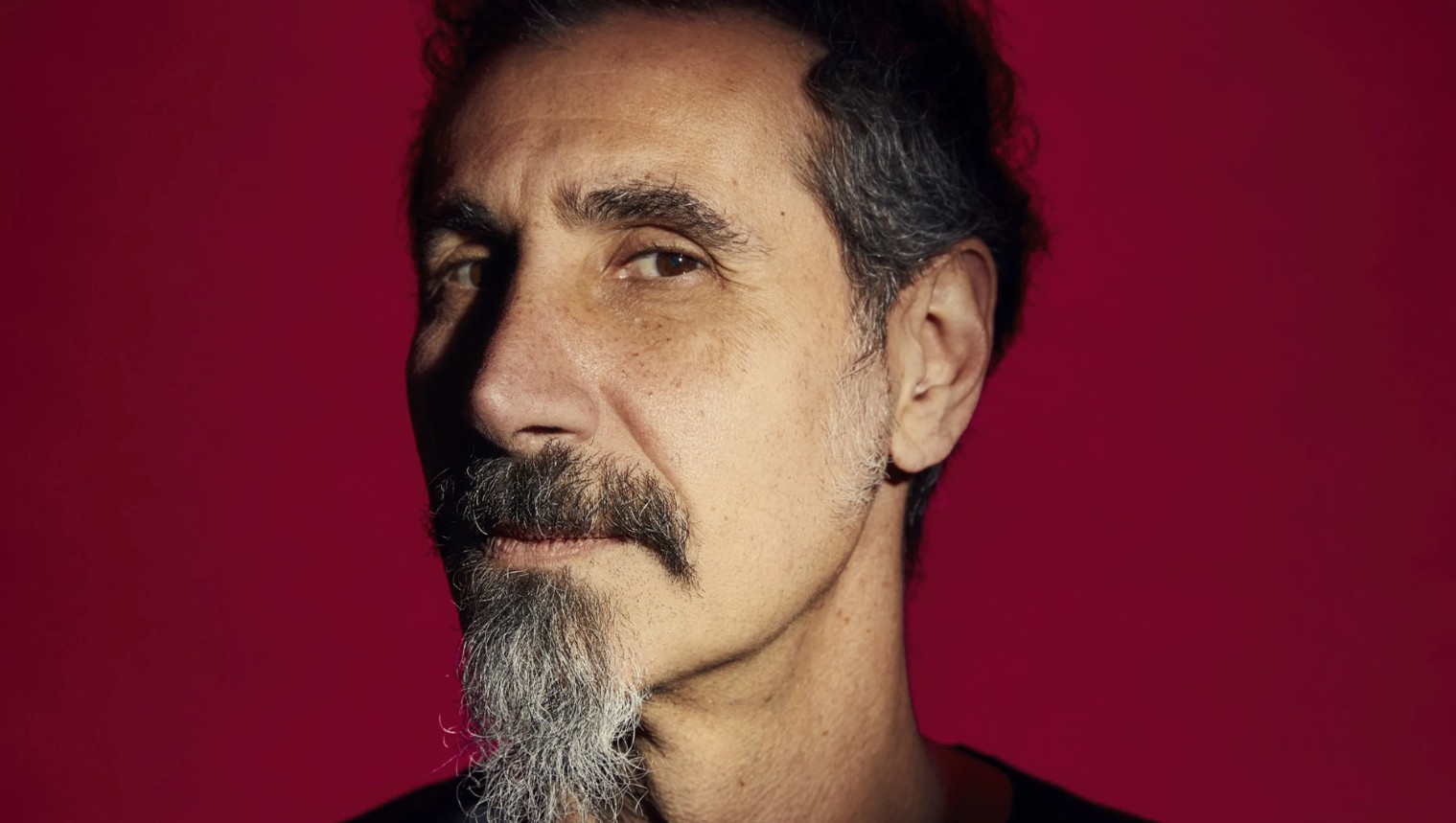 Обложка: Серж Танкян / Фото: Travis Shinn