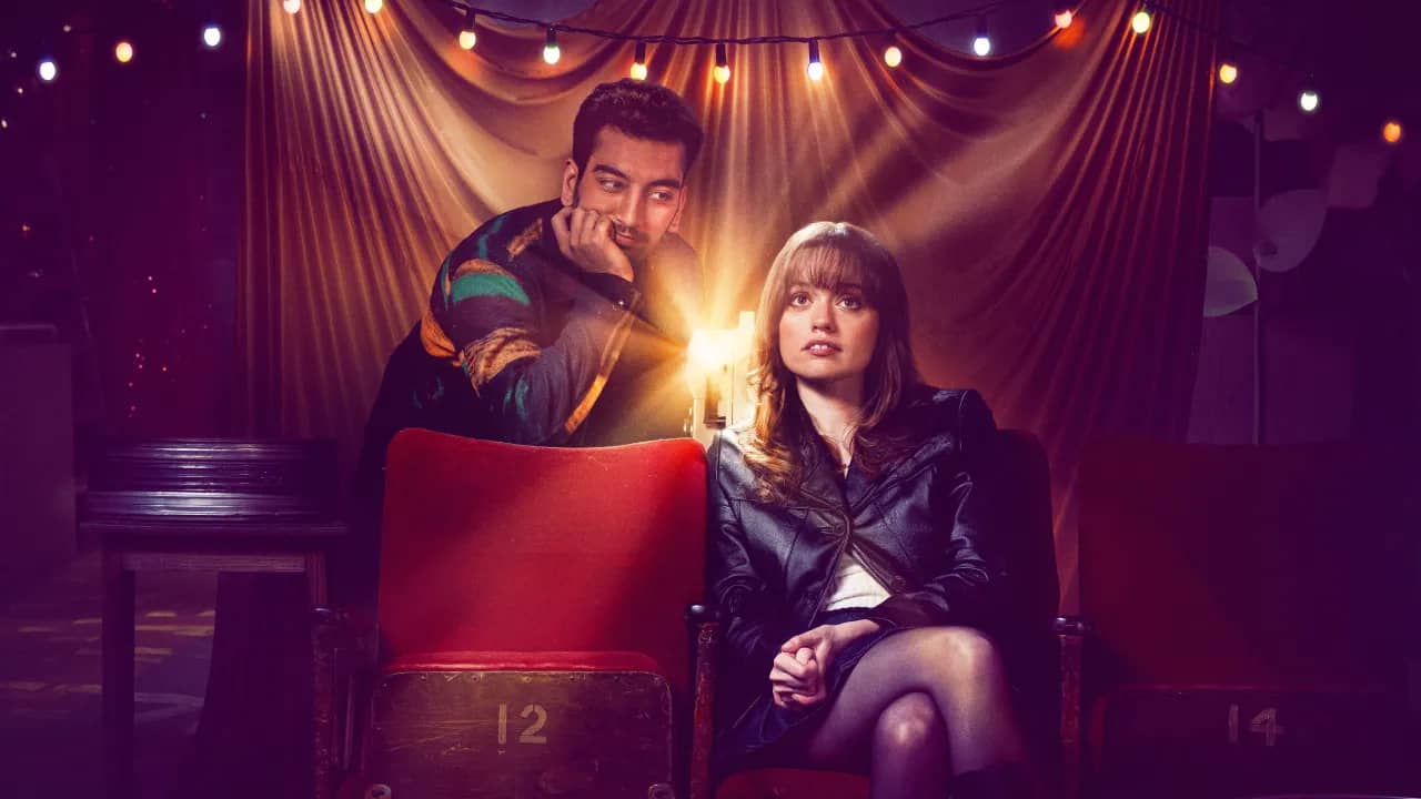 Обложка: кадр из сериала «Киноклуб»