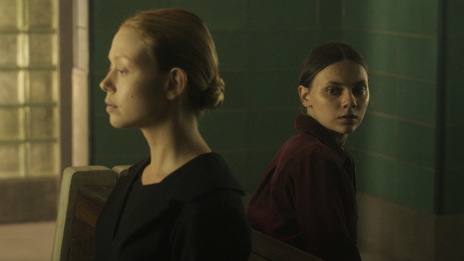 Обложка: кадр из сериала «Тёмные начала»