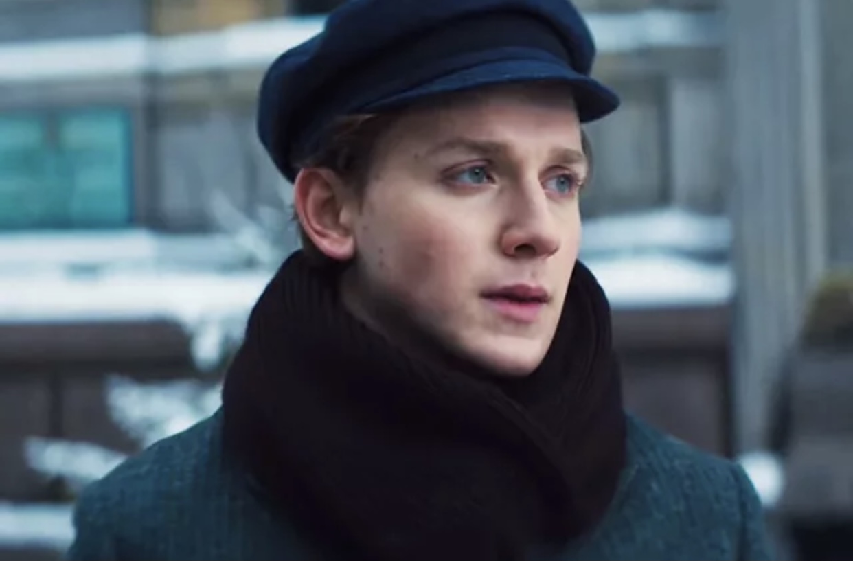 Обложка: кадр из фильма "Серебряные коньки" (2020)