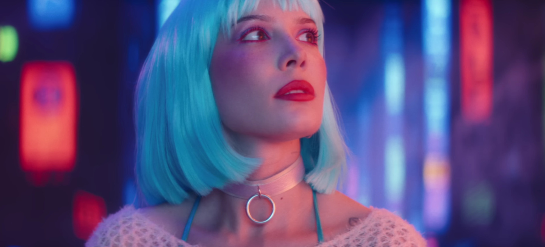 Обложка: кадр из видео Halsey — Drive