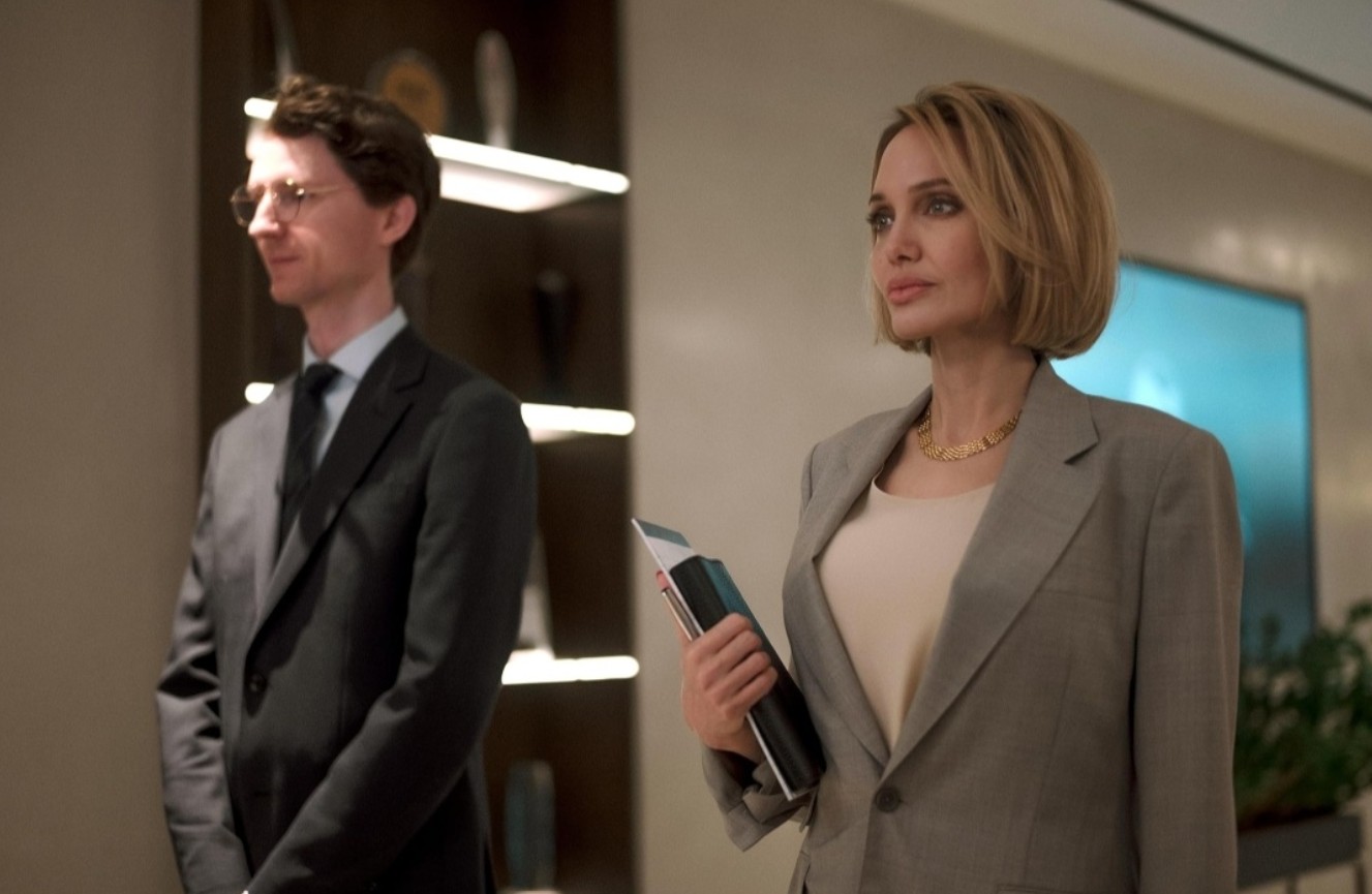 Обложка: "Тревожные люди"