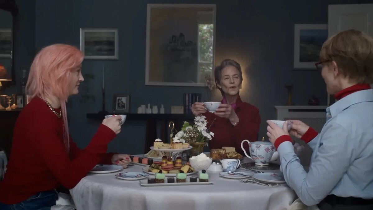 Обложка: кадр из фильма «Отец, мать, сестра, брат»