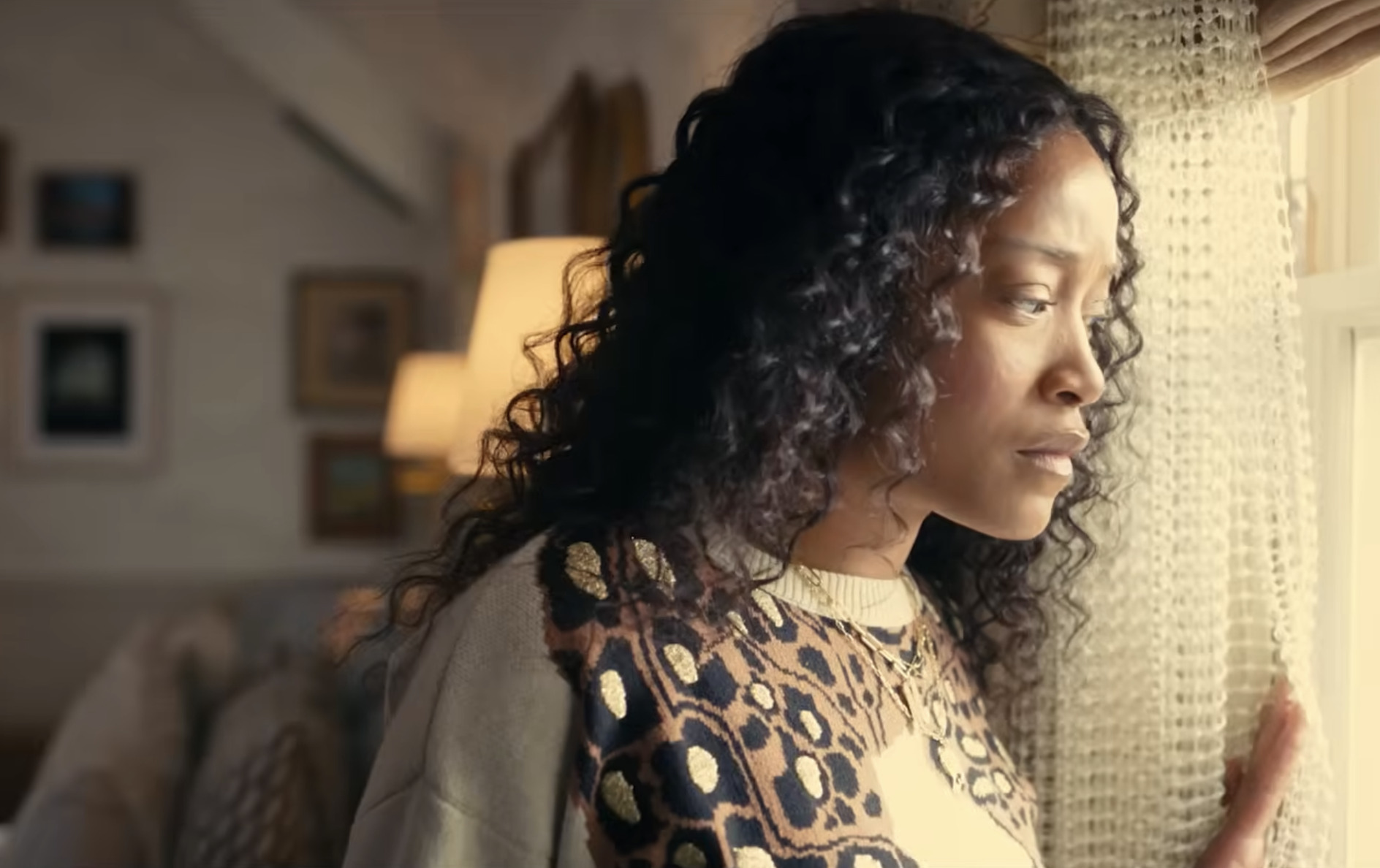 Обложка: кадр из трейлера. Источник: Universal Content Productions (UCP)