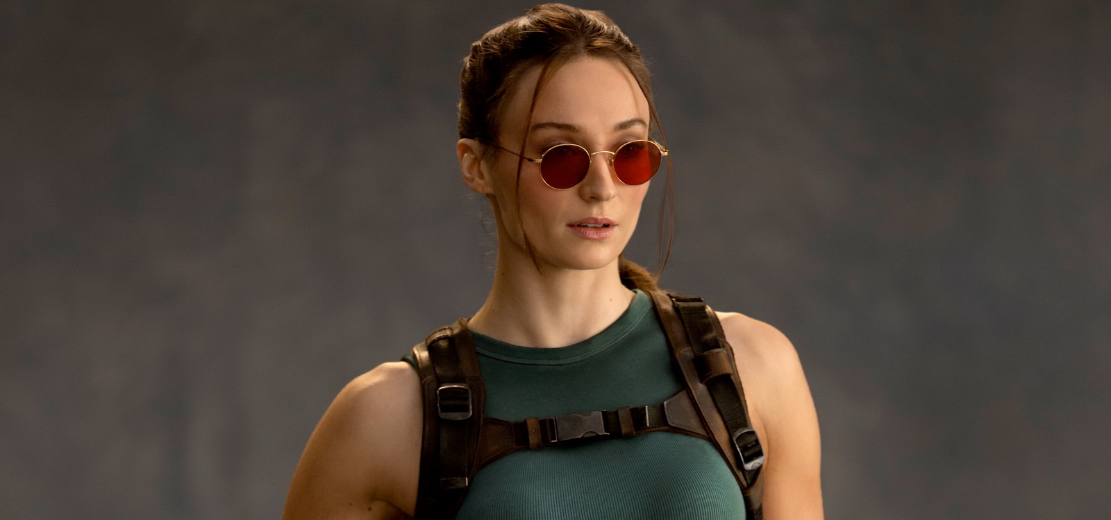 Обложка: Софи Тёрнер в образе Лары Крофт. Источник: Amazon