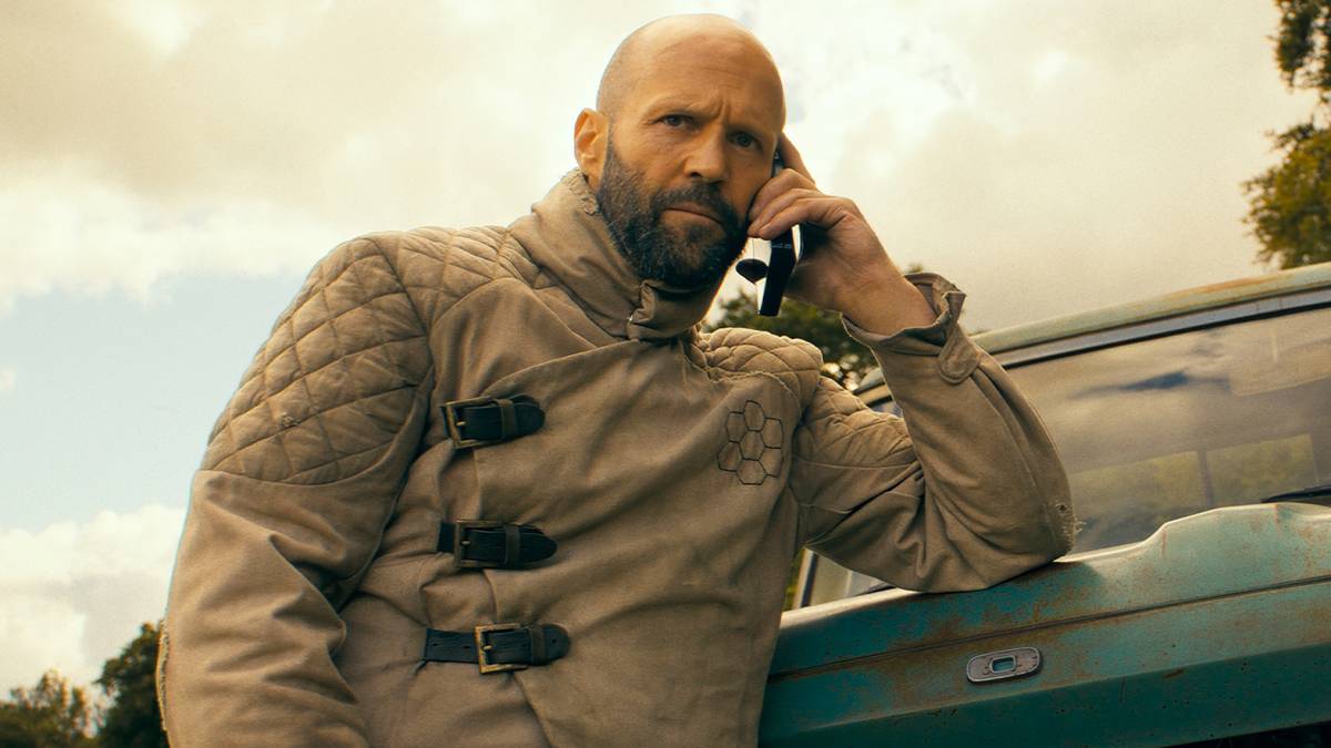 Джейсон Стэйтем в фильме «Пчеловод» / Источник: Amazon 