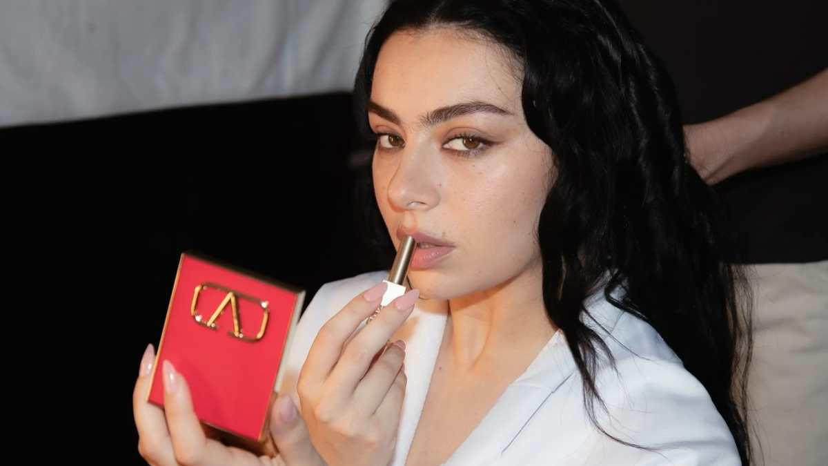Charli XCX призналась, что не видит себя автором темы для Джеймса Бонда