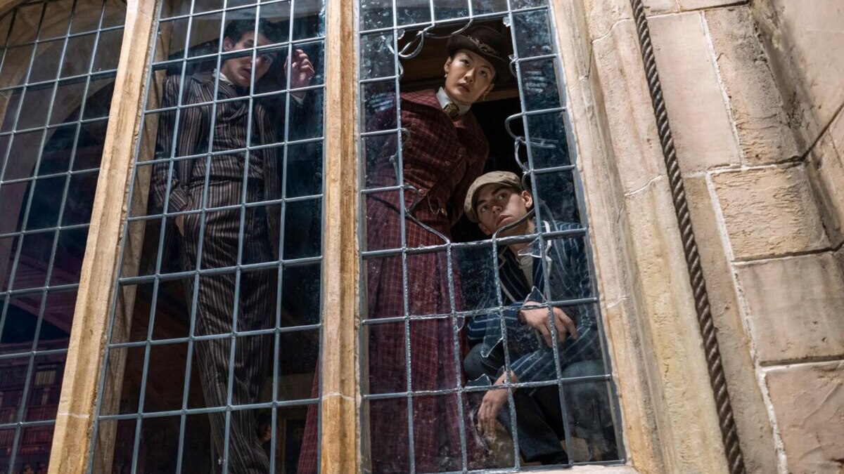 Сыщику разбили нос: у сериала «Молодой Шерлок» появился полноценный трейлер