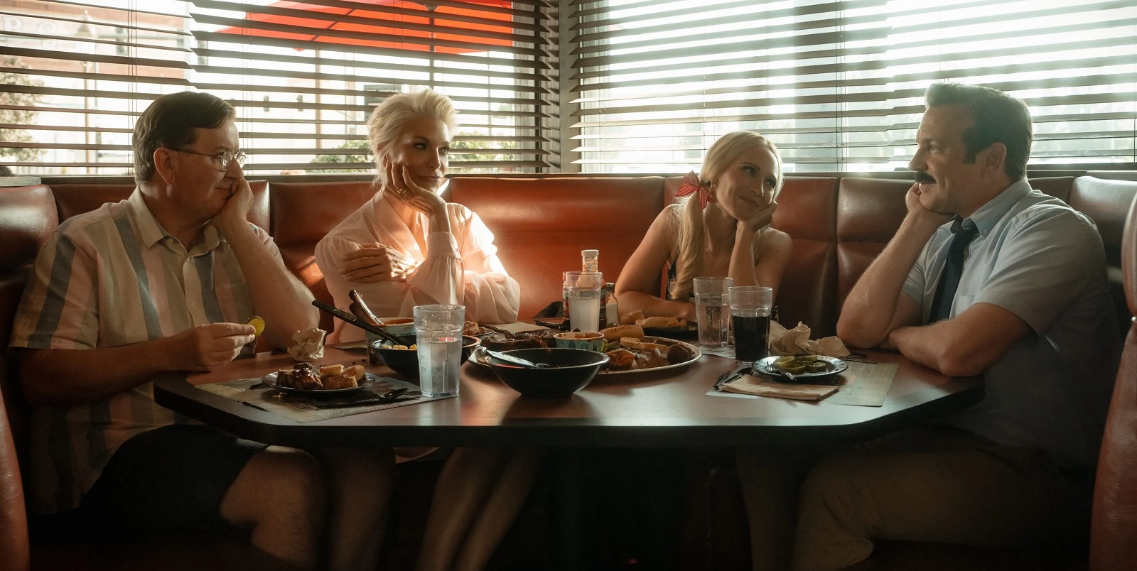 «Борода та же. Книга новая»: Apple показала тизер четвёртого сезона «Теда Лассо» - изображение 1