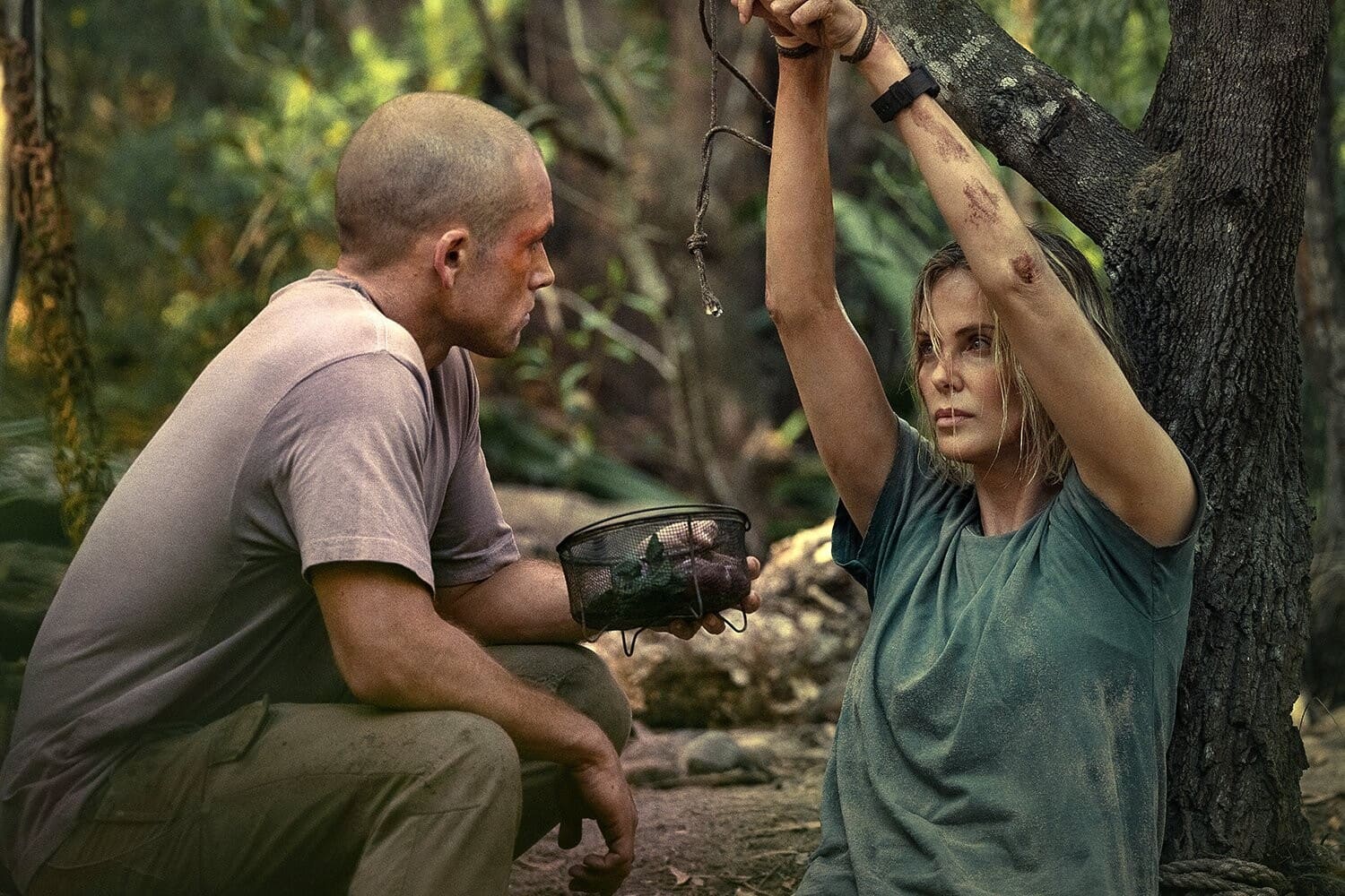 Netflix снова пробивает дно: каким получился фильм «Вершина» с Шарлиз Терон