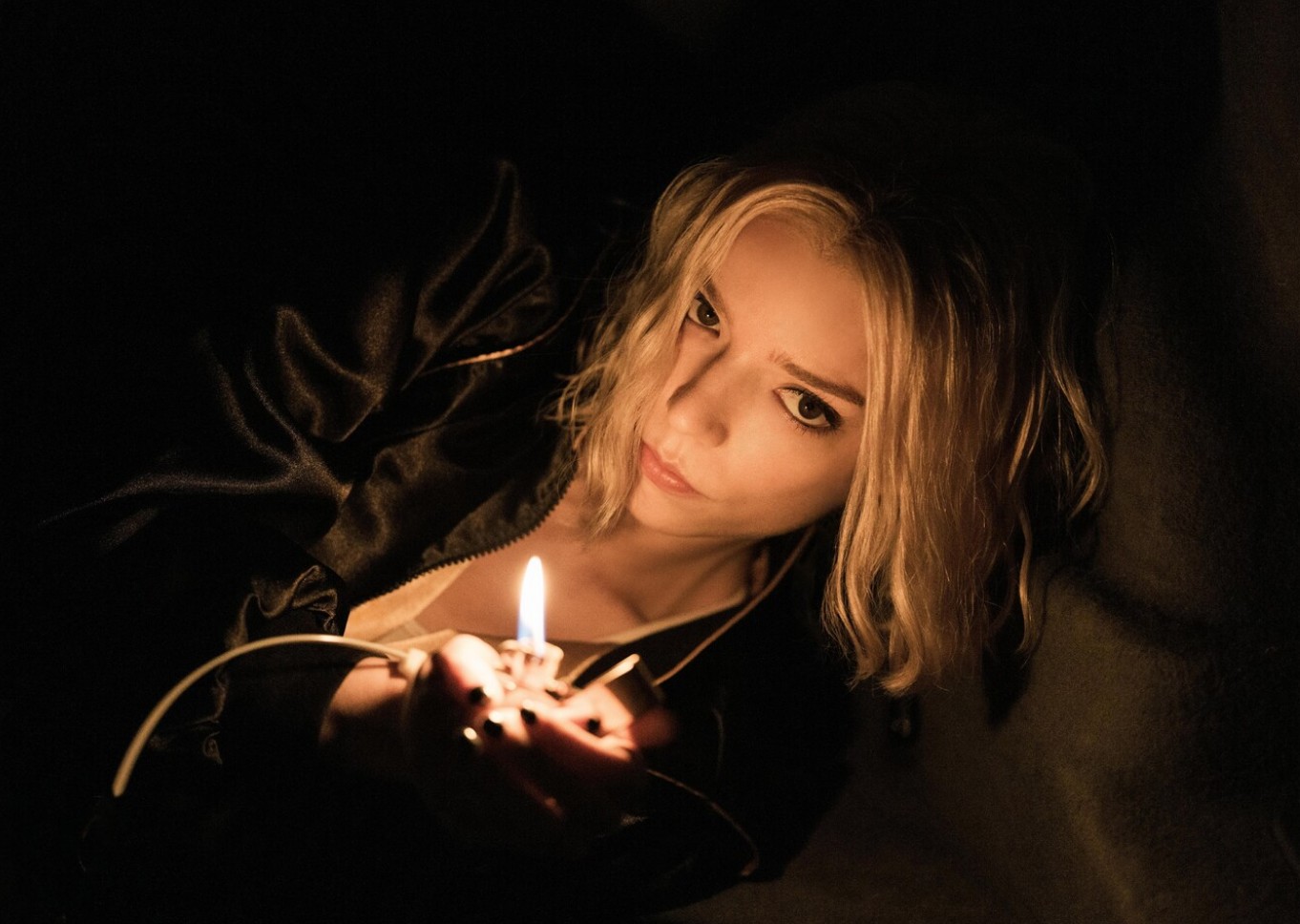 Аня Тейлор-Джой пустилась в бега в полноценном трейлере сериала «Лаки»